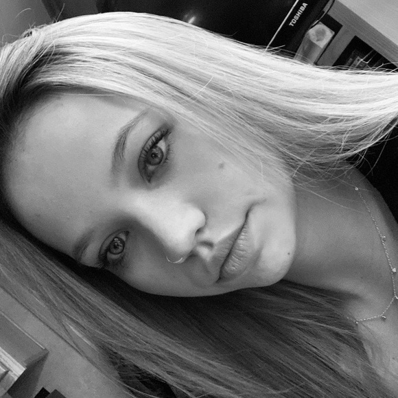 Meet your Posher, Trinity - Picture 1 of 1